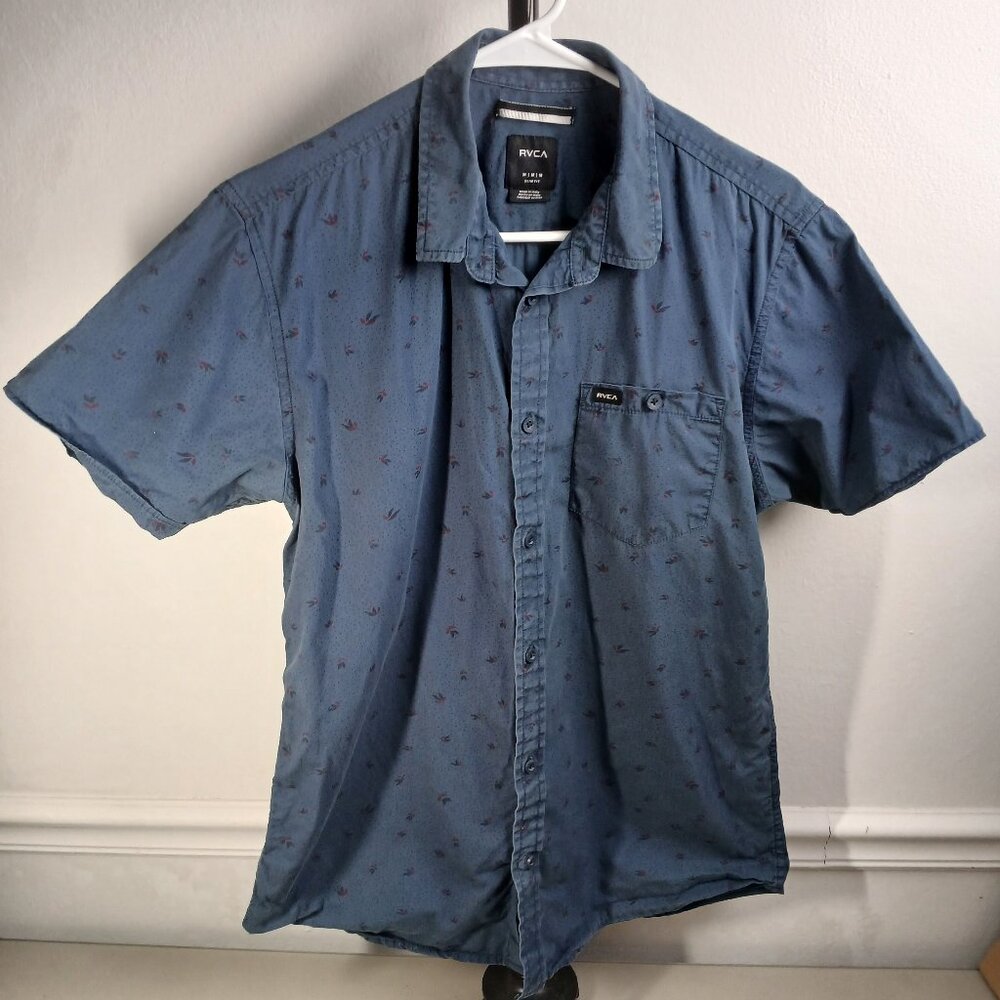 RVCA Men's Medium Slim Fit Short Sleeve Button-Up Shirt - Blue with Red Print Pa